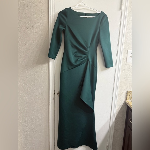 Eliza J Techno Pleated Scuba Trumpet Gown size 2 - Picture 6 of 12